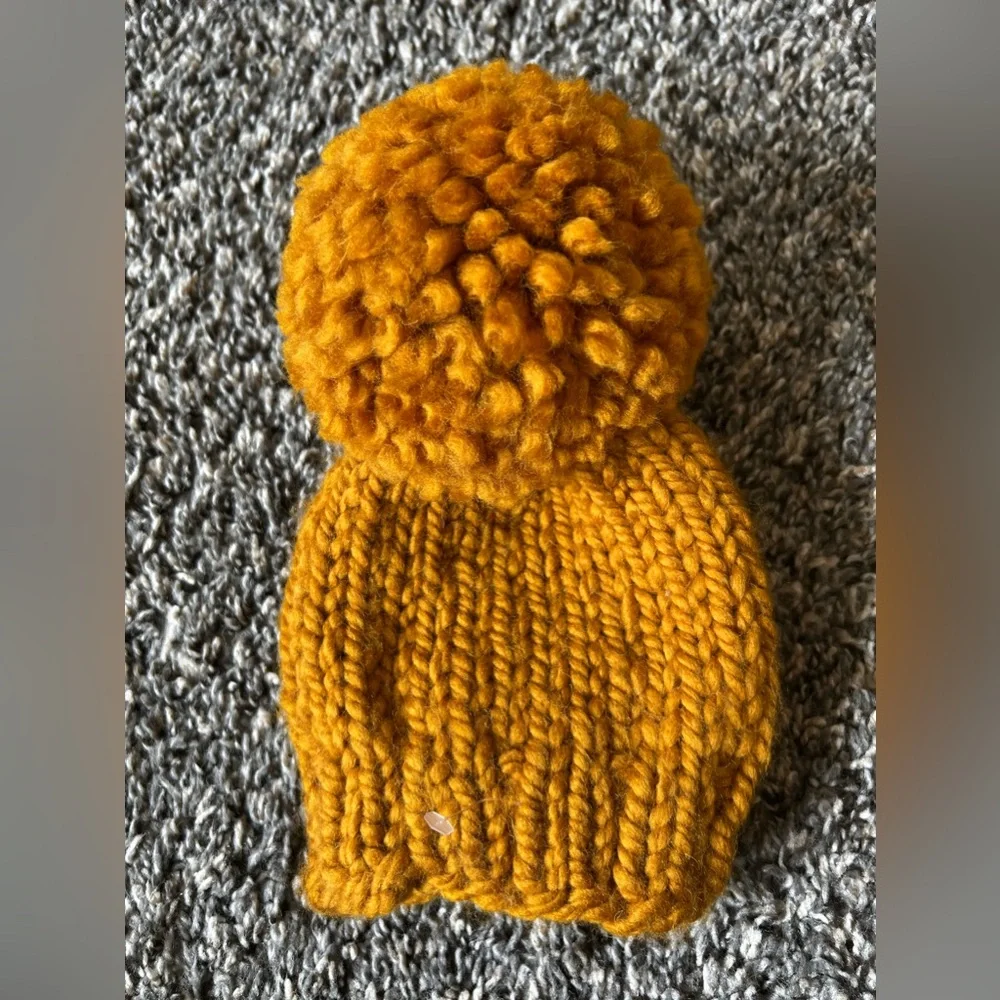 Pine & Poppy NWOT Infant Baby Butterscotch Knit Pom Pom Beanie‎ Cap Newborn Size
